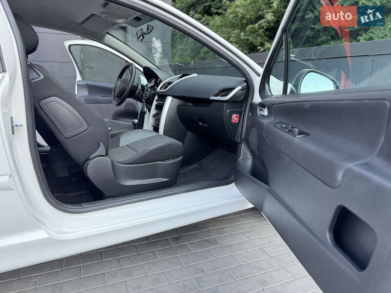 Хетчбек Peugeot 207 2011 в Києві