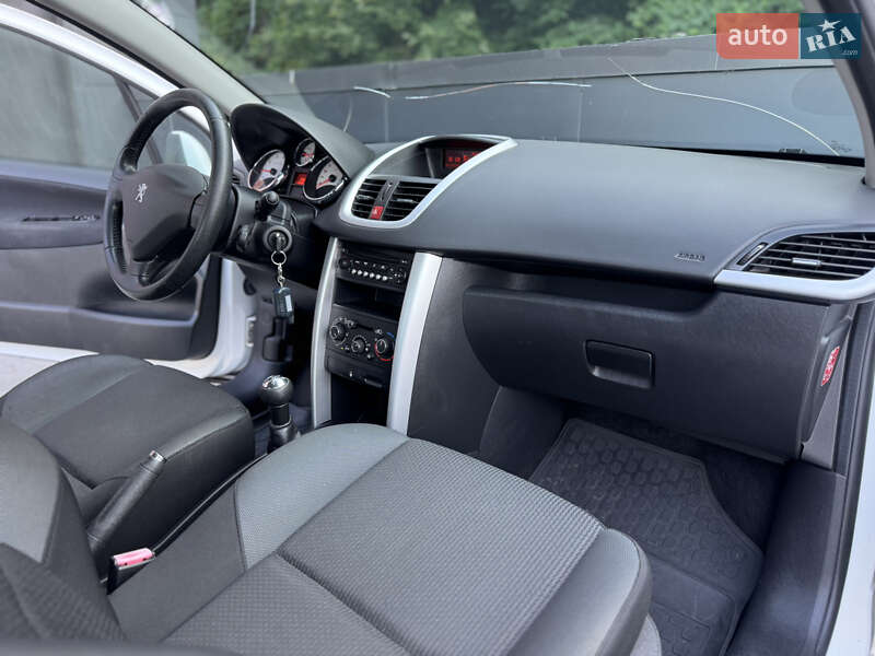 Хетчбек Peugeot 207 2011 в Києві