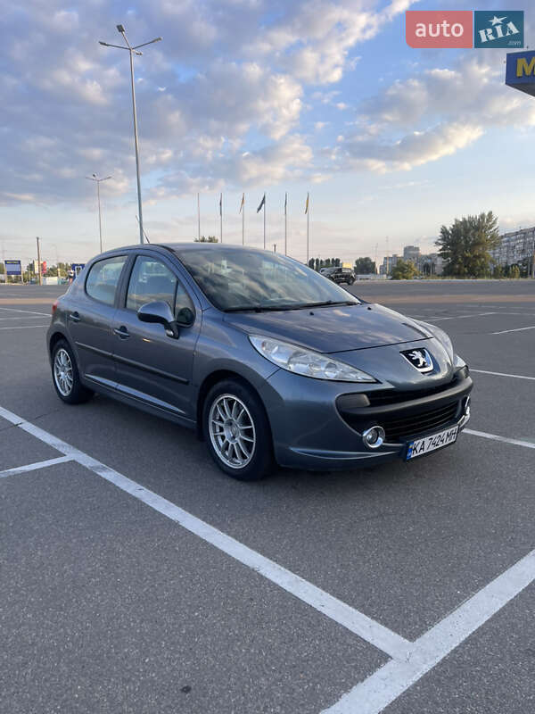 Хэтчбек Peugeot 207 2008 в 