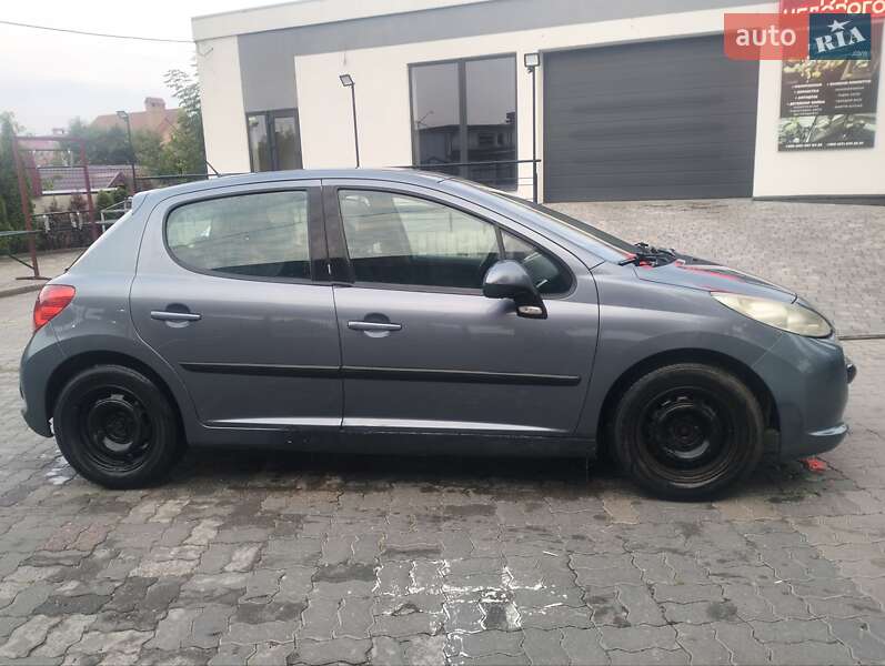 Хэтчбек Peugeot 207 2008 в Львове
