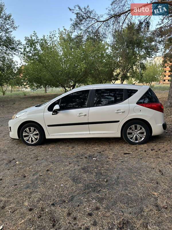 Универсал Peugeot 207 2010 в Николаеве