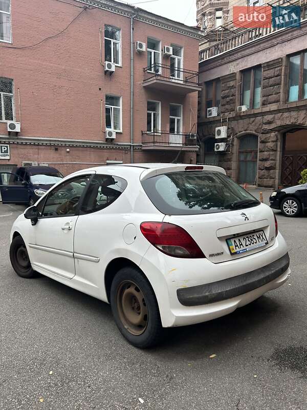 Хетчбек Peugeot 207 2012 в Києві