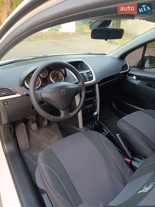 Хэтчбек Peugeot 207 2011 в Кривом Роге фото 12 Хэтчбек Peugeot 207 2011 в Кривом Роге