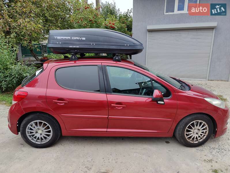 Хэтчбек Peugeot 207 2010 в Луцке