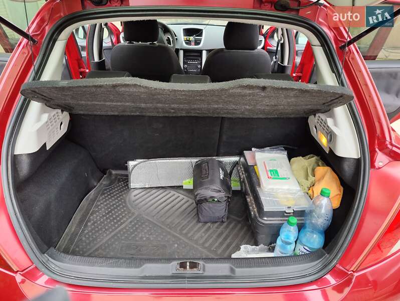 Хэтчбек Peugeot 207 2010 в Луцке