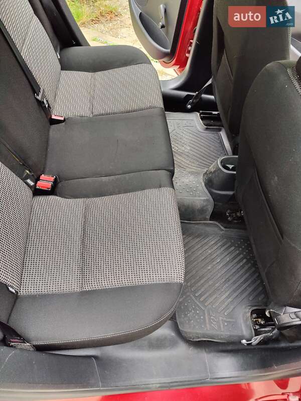 Хэтчбек Peugeot 207 2010 в Луцке