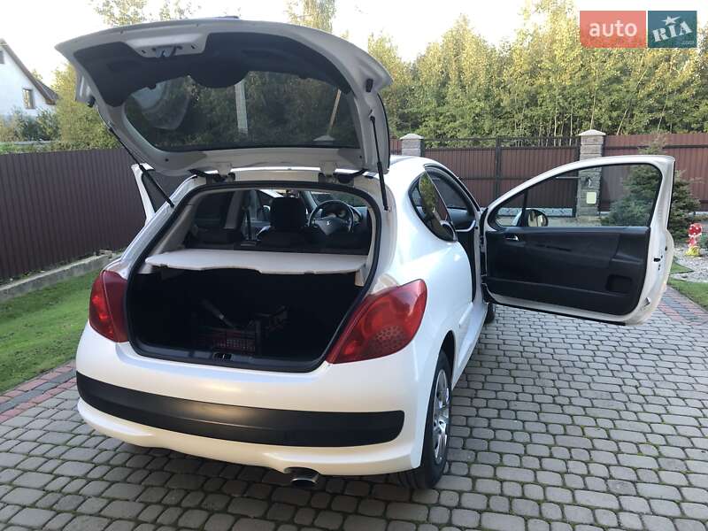 Хетчбек Peugeot 207 2007 в Стрию