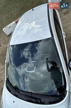 Хетчбек Peugeot 207 2011 в 