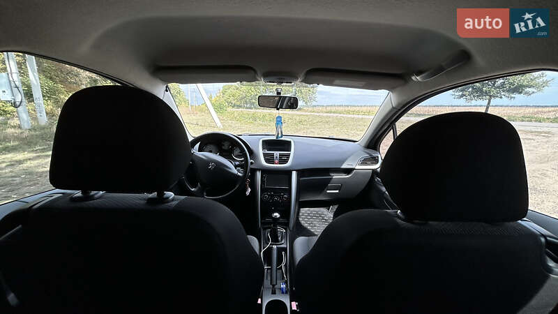 Хетчбек Peugeot 207 2011 в Новоархангельську