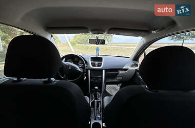 Хетчбек Peugeot 207 2011 в 