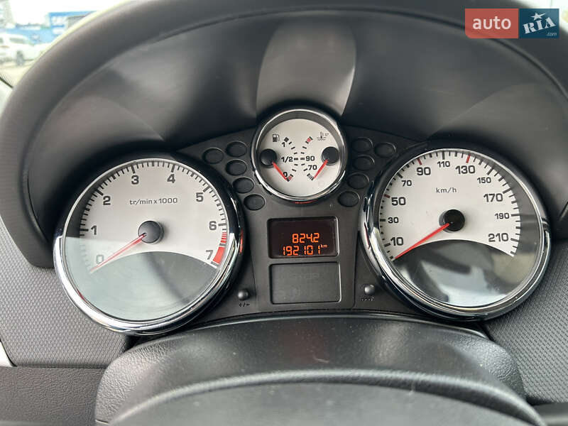 Хэтчбек Peugeot 207 2011 в Киеве