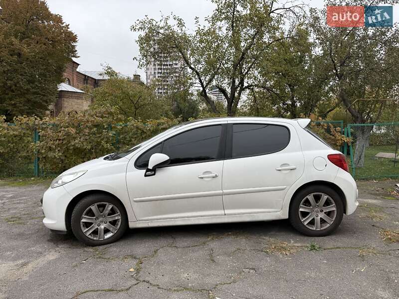 Хэтчбек Peugeot 207 2011 в Киеве фото 7 Хэтчбек Peugeot 207 2011 в Киеве