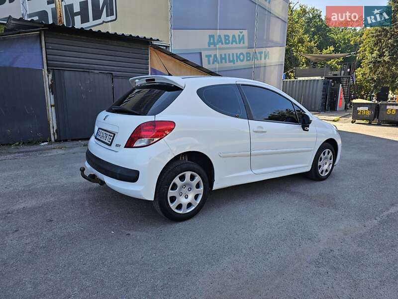 Хэтчбек Peugeot 207 2011 в Киеве