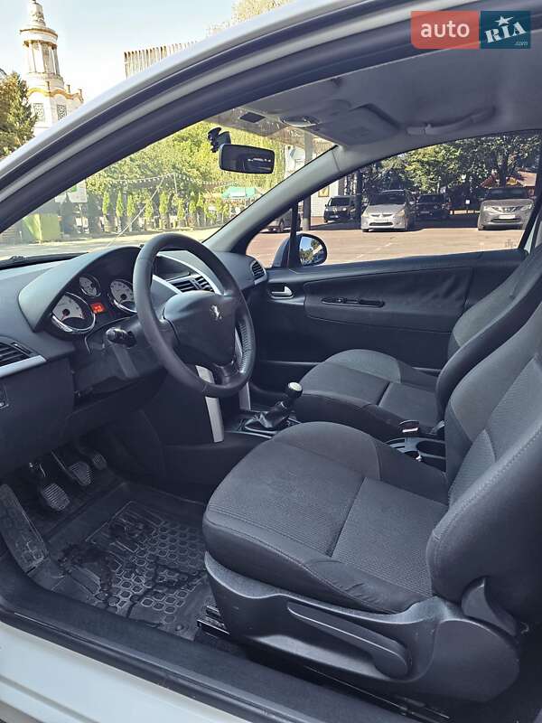 Хэтчбек Peugeot 207 2011 в Киеве