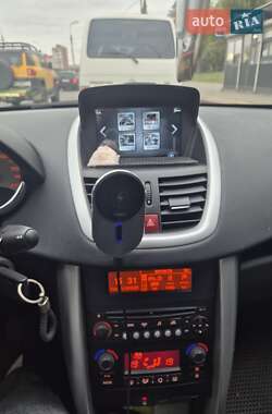 Хэтчбек Peugeot 207 2011 в 