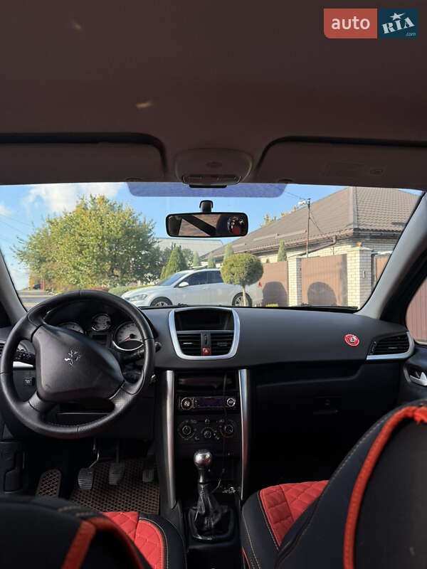 Хэтчбек Peugeot 207 2011 в Запорожье