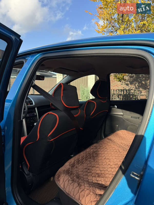 Хэтчбек Peugeot 207 2011 в Запорожье