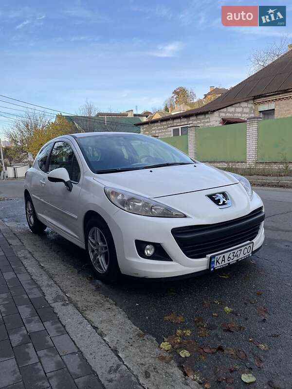 Хэтчбек Peugeot 207 2012 в Киеве фото 2 Хэтчбек Peugeot 207 2012 в Киеве
