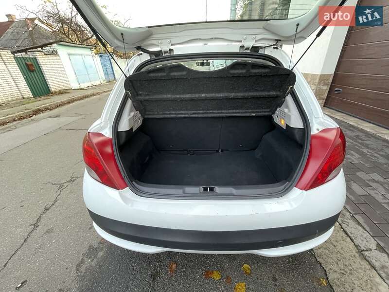 Хэтчбек Peugeot 207 2012 в Киеве фото 10 Хэтчбек Peugeot 207 2012 в Киеве