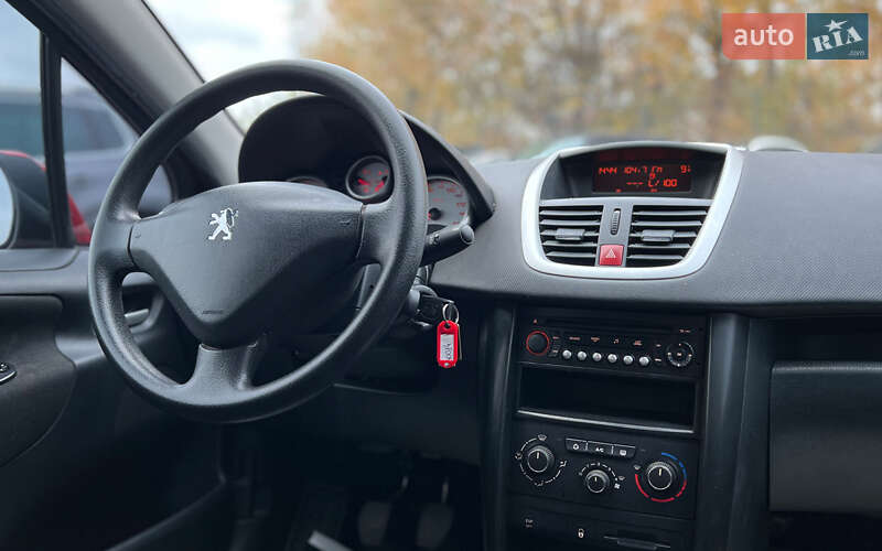 Хетчбек Peugeot 207 2010 в Львові