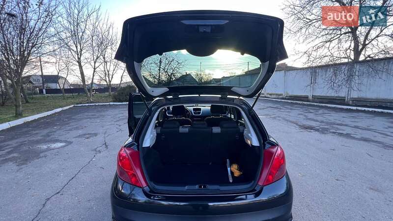 Хетчбек Peugeot 207 2009 в Волочиську