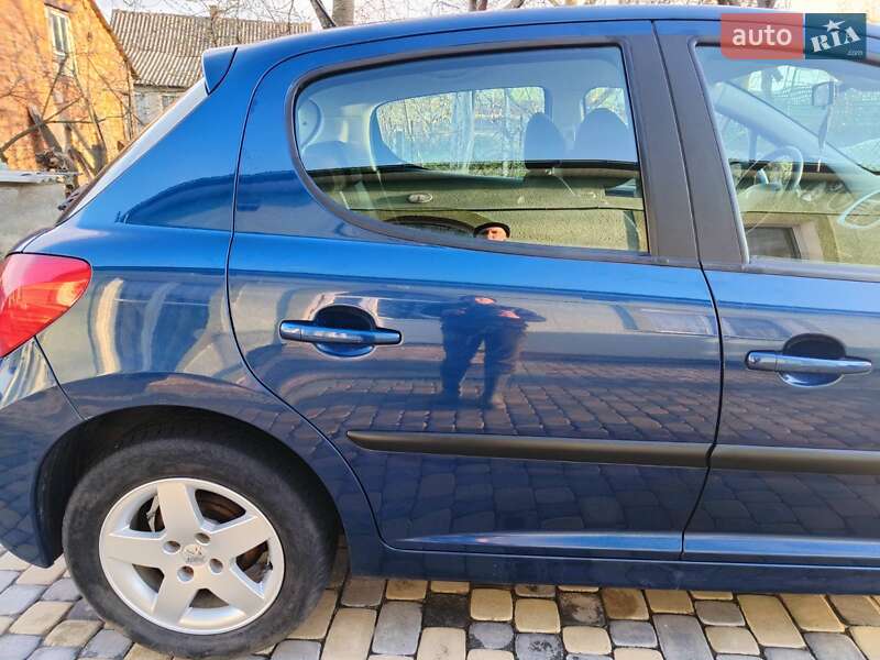 Хэтчбек Peugeot 207 2008 в Самборе