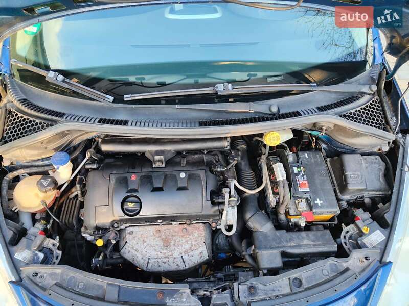 Хэтчбек Peugeot 207 2008 в Самборе