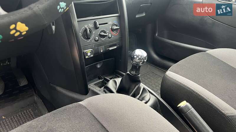 Хэтчбек Peugeot 207 2008 в Киеве