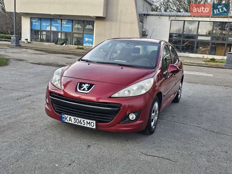 Хэтчбек Peugeot 207 2010 в Киеве