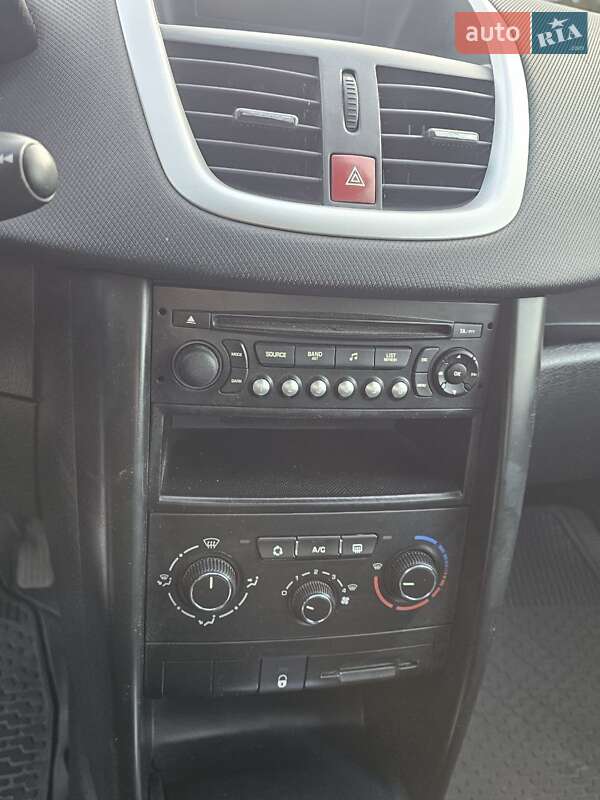 Хэтчбек Peugeot 207 2010 в Киеве