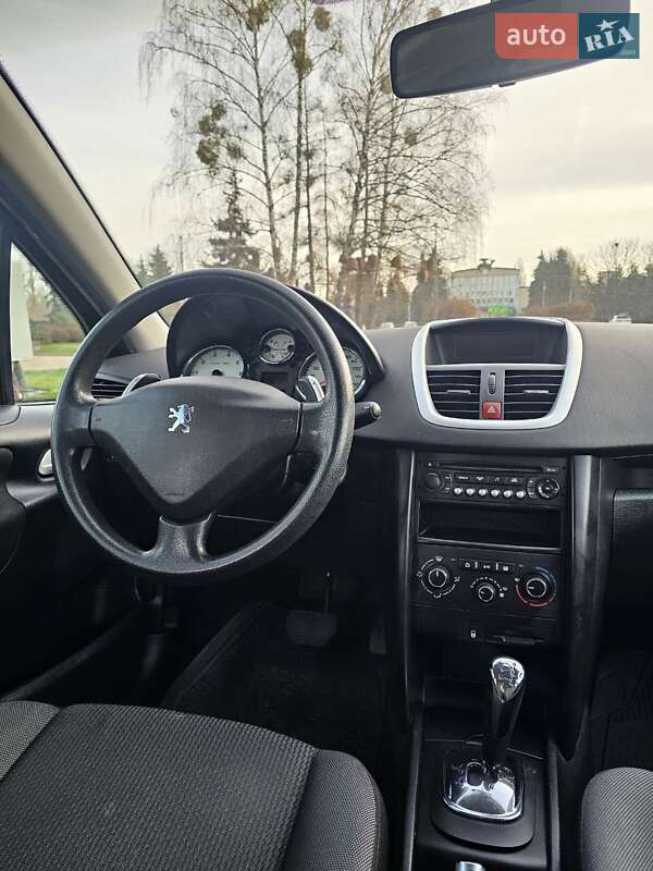 Хэтчбек Peugeot 207 2010 в Киеве