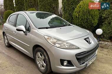 Хэтчбек Peugeot 207 2010 в Хотине