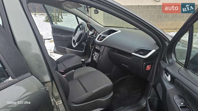 Хэтчбек Peugeot 207 2010 в Стрые