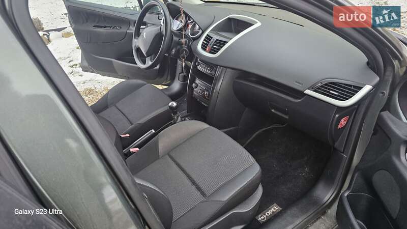 Хэтчбек Peugeot 207 2010 в Стрые