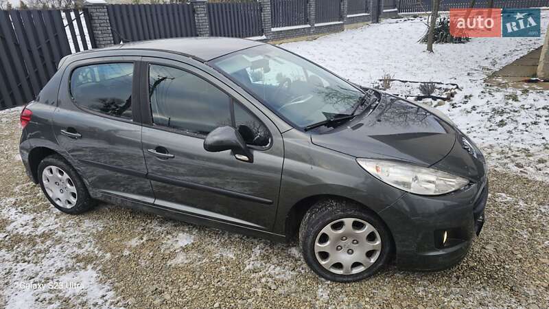 Хэтчбек Peugeot 207 2010 в Стрые