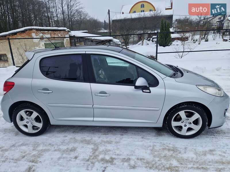 Хэтчбек Peugeot 207 2011 в Долине