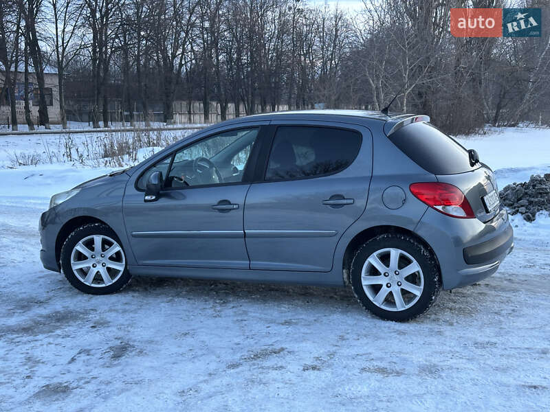Хэтчбек Peugeot 207 2011 в Умани
