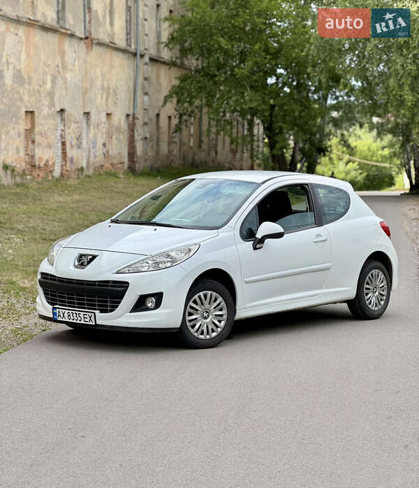 Хэтчбек Peugeot 207 2011 в Чугуеве