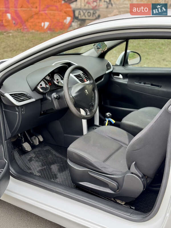 Хэтчбек Peugeot 207 2011 в Чугуеве