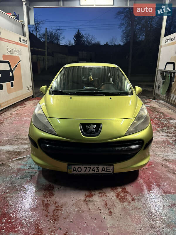 Хэтчбек Peugeot 207 2006 в Ужгороде