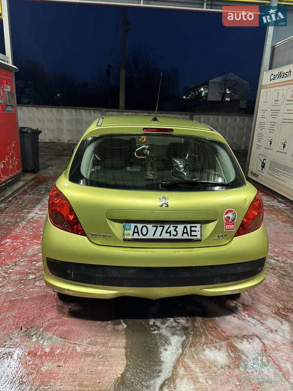 Хэтчбек Peugeot 207 2006 в Ужгороде