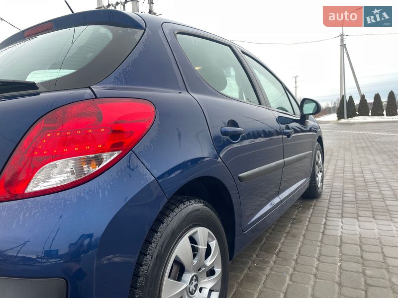 Хэтчбек Peugeot 207 2010 в Львове