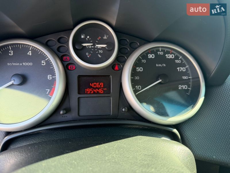Хэтчбек Peugeot 207 2010 в Киеве
