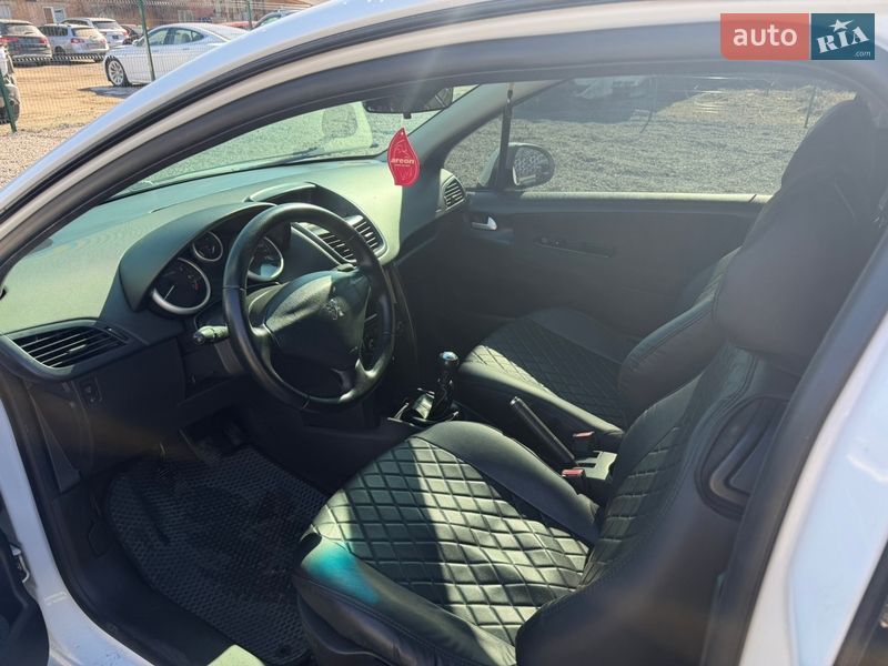 Хэтчбек Peugeot 207 2010 в Киеве