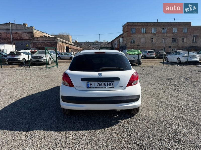 Хэтчбек Peugeot 207 2010 в Киеве