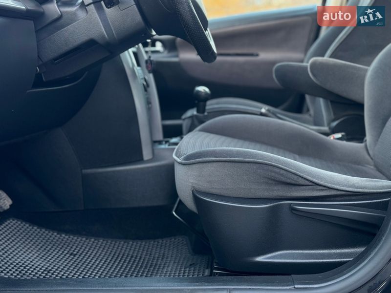 Хетчбек Peugeot 207 2006 в Рівному