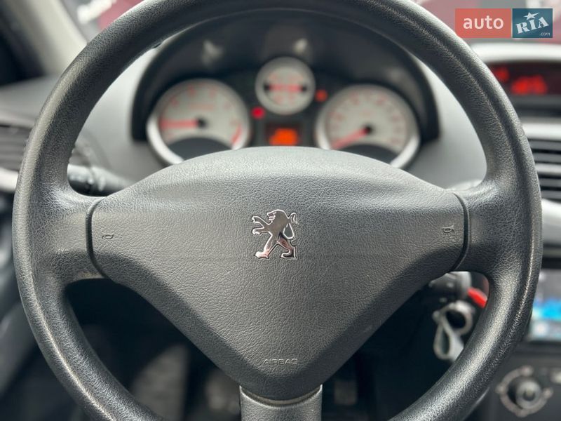 Хетчбек Peugeot 207 2010 в Сумах