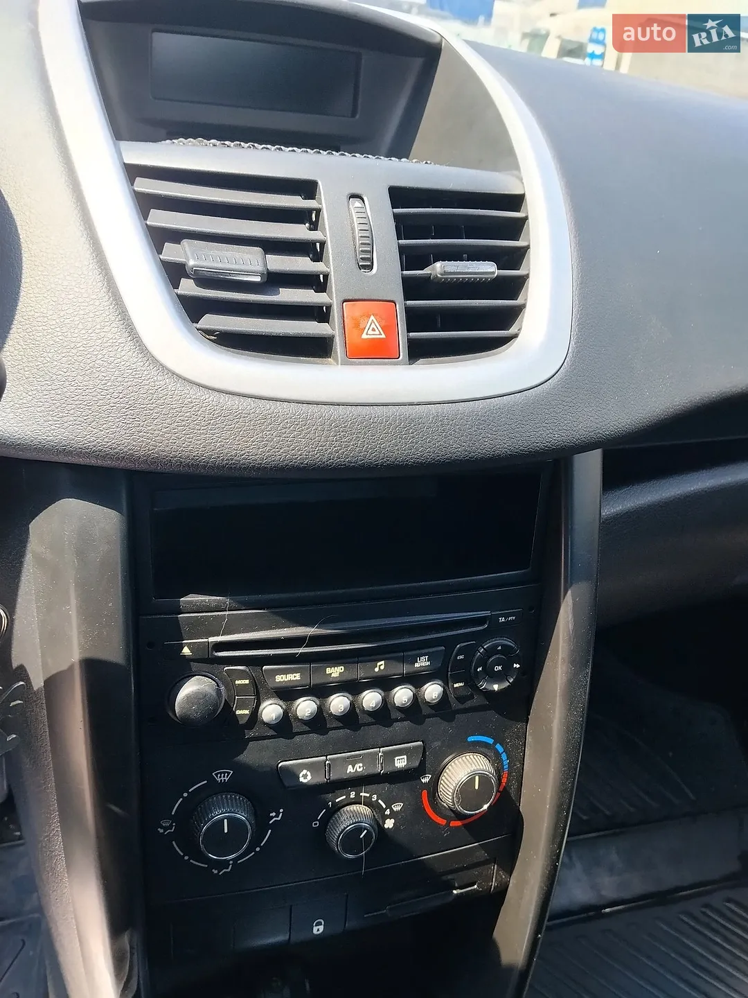 2010 Peugeot 207 - мініатюра 10