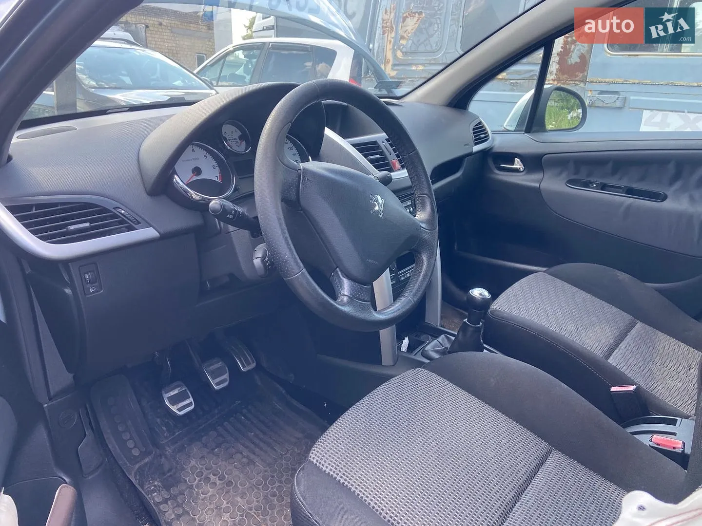 2010 Peugeot 207 - мініатюра 2
