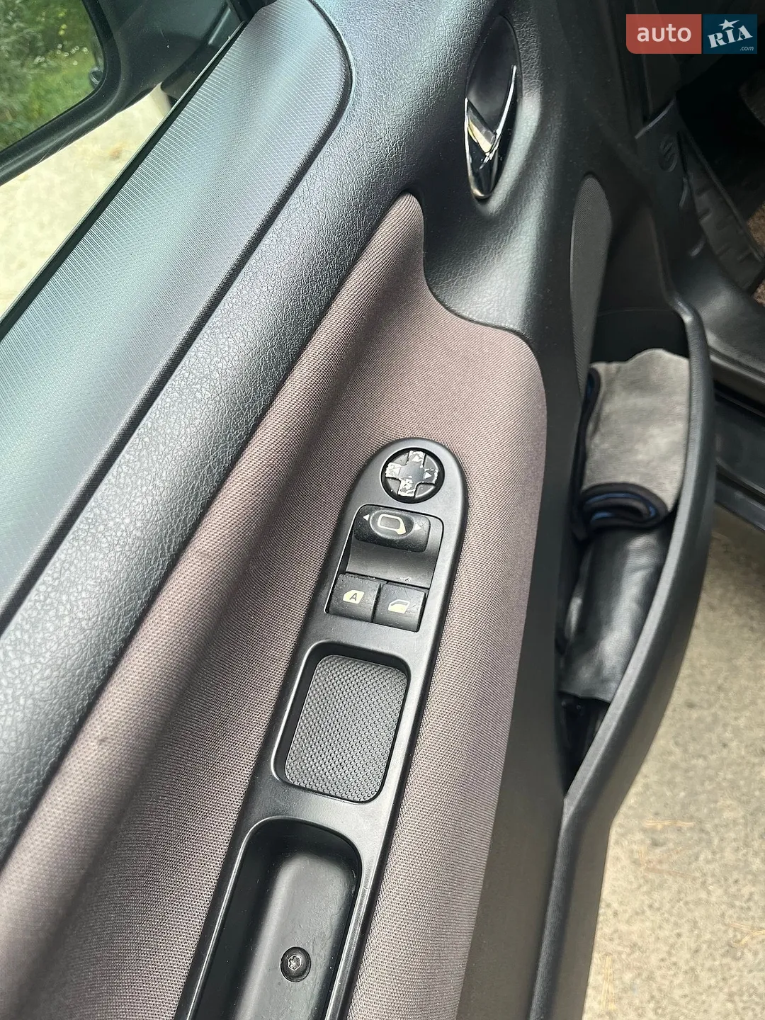 2010 Peugeot 207 - мініатюра 11